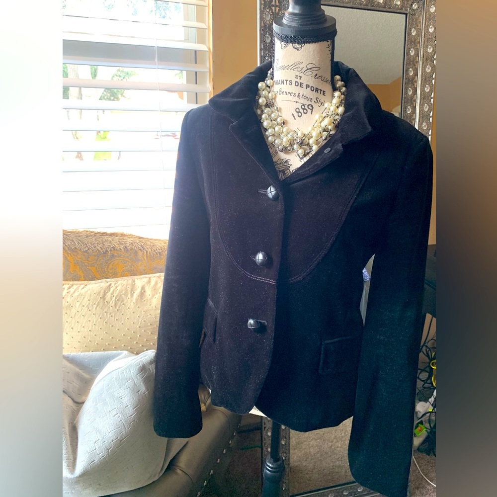 J Crew Womens, beautifully crafted, velvet blazer, classic with leather buttons.